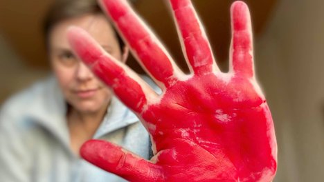 Red_hand_Day_21.jpg